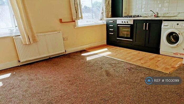 1 Bedroom Flat To Rent In Romford Road, London, E12