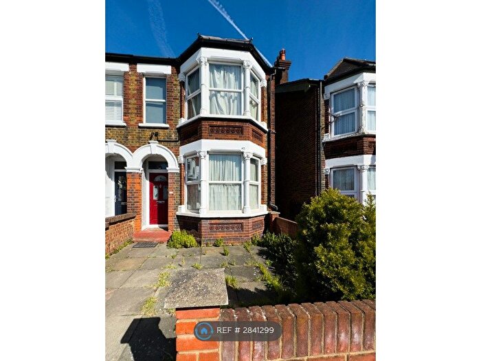 3 Bedroom End Of Terrace House To Rent In Well-Maintained House To Let, Dartford, DA1