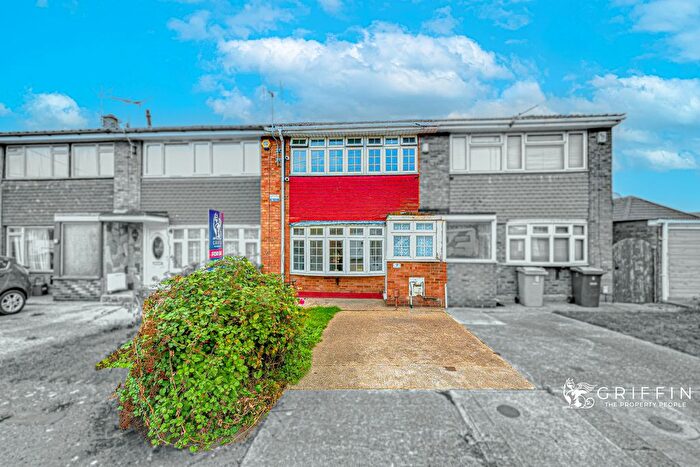 3 Bedroom Terraced House For Sale In Chaucer Close, Tilbury, RM18