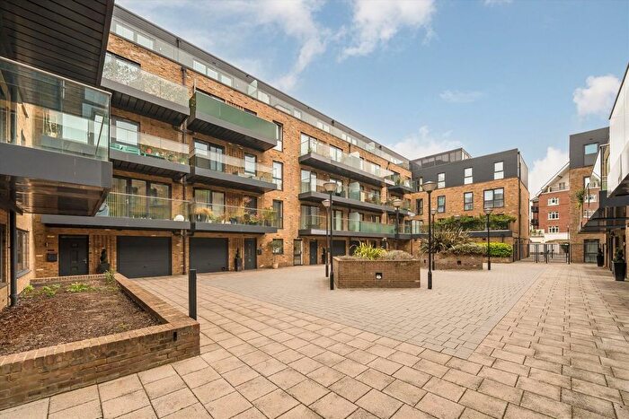 1 Bedroom Flat For Sale In Swan Street, Old Isleworth, TW7