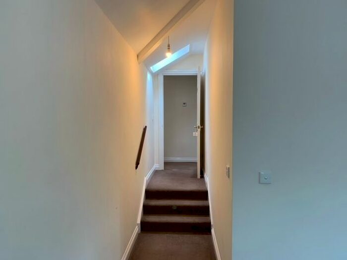 2 Bedroom Flat To Rent In Swan Lane, Winchester, SO23