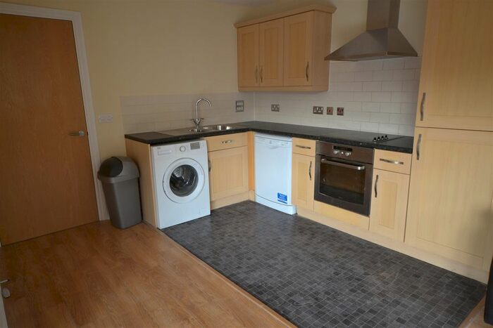 2 Bedroom Flat To Rent In Ashleigh Court, Loates Lane, Watford, WD17