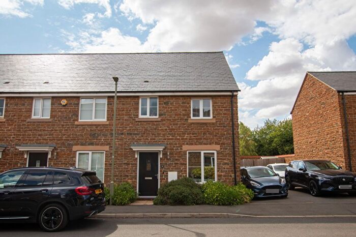 3 Bedroom Terraced House For Sale In Kingerlee Road, Banbury, OX16
