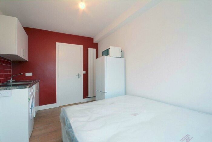 Studio To Rent In Fawcett Close, Battersea, London, SW11