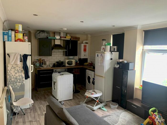 2 Bedroom Flat To Rent In Clarendon Road, Luton, LU2