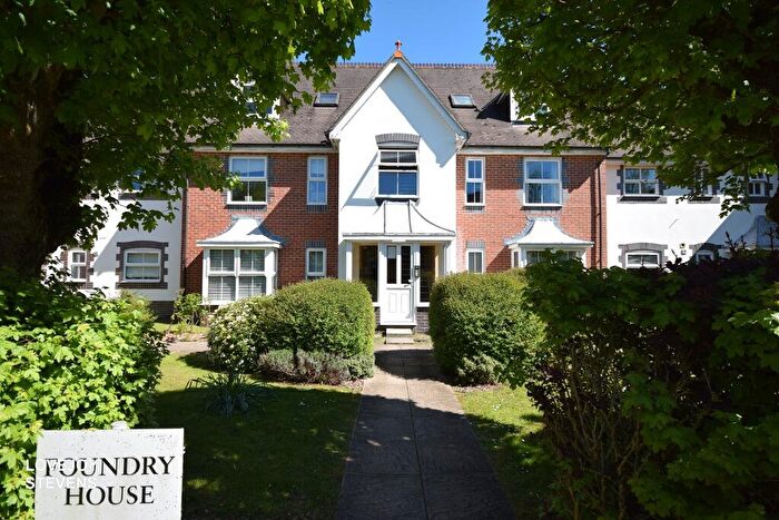 2 Bedroom Flat For Sale In Kennet Way, Hungerford, RG17