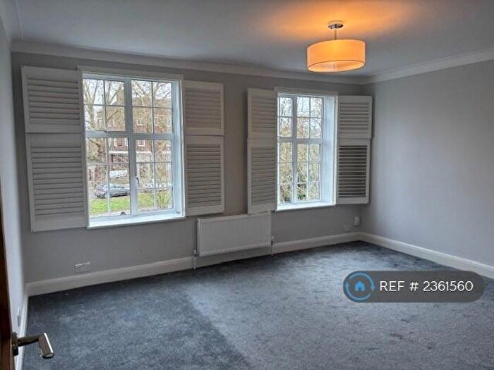 3 Bedroom Flat To Rent In Chandos Court, London, N14