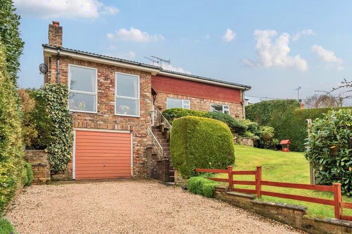 3 Bedroom Detached Bungalow For Sale In Drove Lane, Cold Ash, RG18