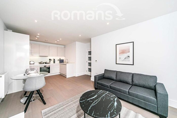 2 Bedroom Flat To Rent In Green Park, Reading, RG2