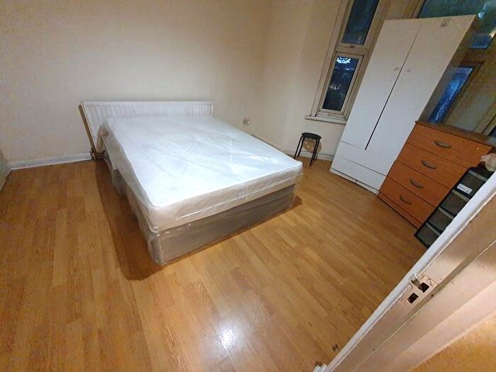 3 Bedroom Flat To Rent In Romford Road, London, E12