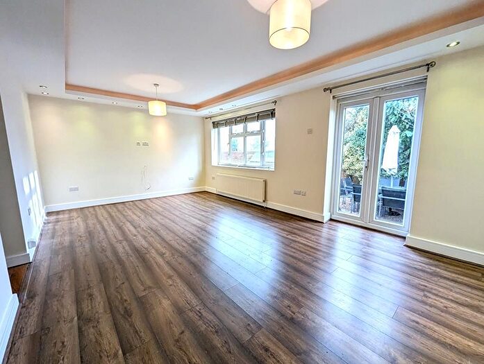 3 Bedroom Flat To Rent In Kingsbury Road, London, NW9