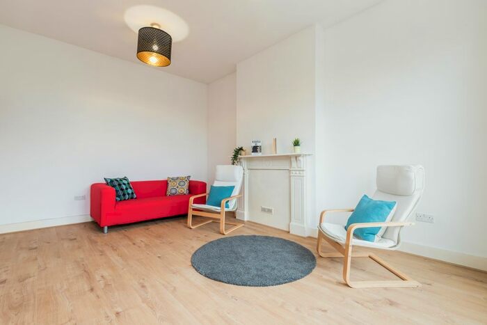 4 Bedroom Maisonette To Rent In Valley Road, Streatham, SW16