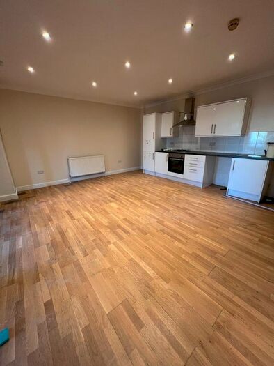 2 Bedroom Flat To Rent In High Road, London, N17