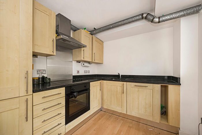 2 Bedroom Flat To Rent In Tower Bridge Road, London, SE1