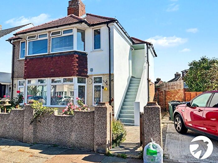 2 Bedroom Maisonette To Rent In Downs Avenue, Dartford, Kent, DA1