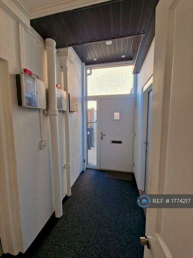 Studio To Rent In Wellsway, Bath, BA2