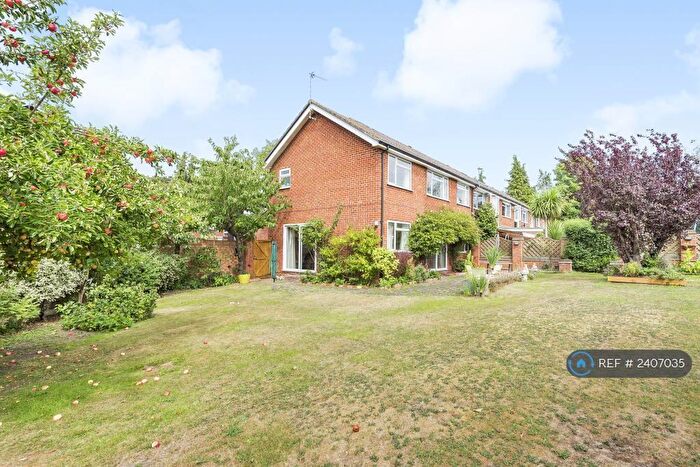 4 Bedroom End Of Terrace House To Rent In Courtfield Drive, Maidenhead, SL6
