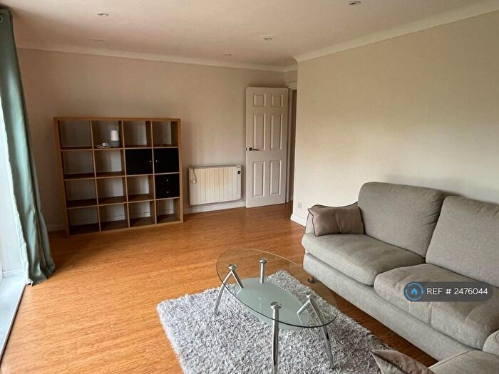 2 Bedroom Flat To Rent In Riddell Court, London, SE5
