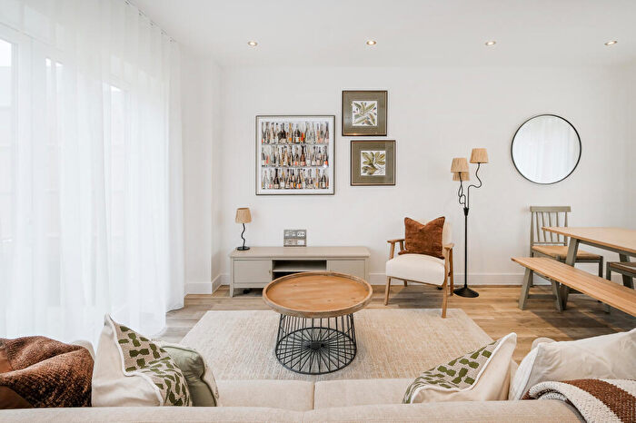 2 Bedroom Mews For Sale In Marleigh Park, Cambridge, Cambridgeshire, CB5