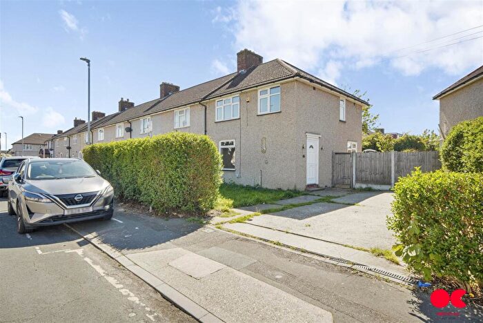 3 Bedroom End Of Terrace House For Sale In Nuneaton Road, Dagenham, RM9