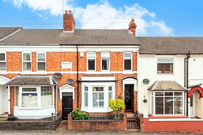 3 Bedroom Terraced House For Sale In Hawthorn Road, Kettering, NN15