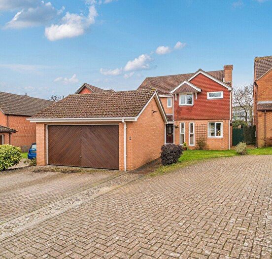 4 Bedroom Detached House For Sale In Islay Gardens, Portsmouth, Hampshire, PO6