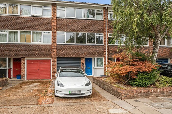 4 Bedroom Terraced House For Sale In Breamwater Gardens, Richmond, TW10