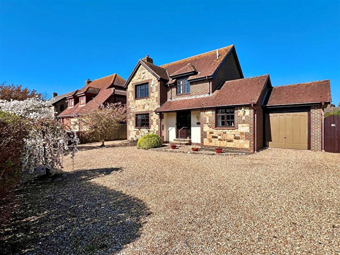 4 Bedroom Detached House For Sale In New Road, Brighstone, Newport, PO30