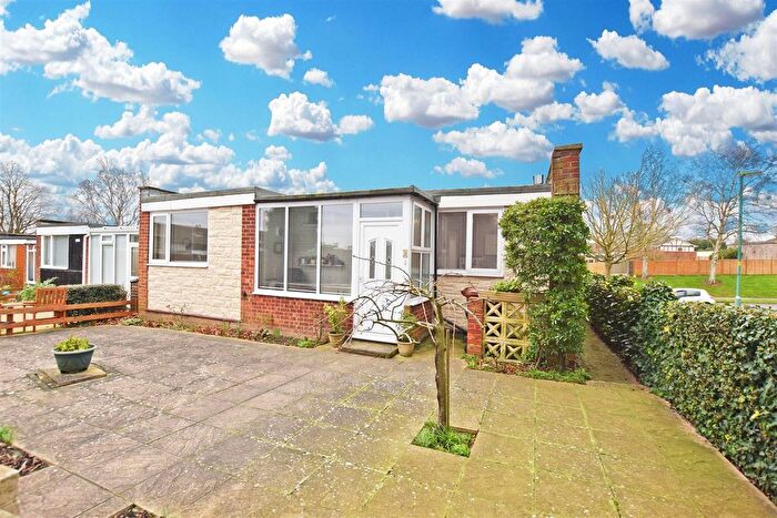 2 Bedroom Semi-Detached Bungalow For Sale In Kyetop Walk, Rainham, ME8