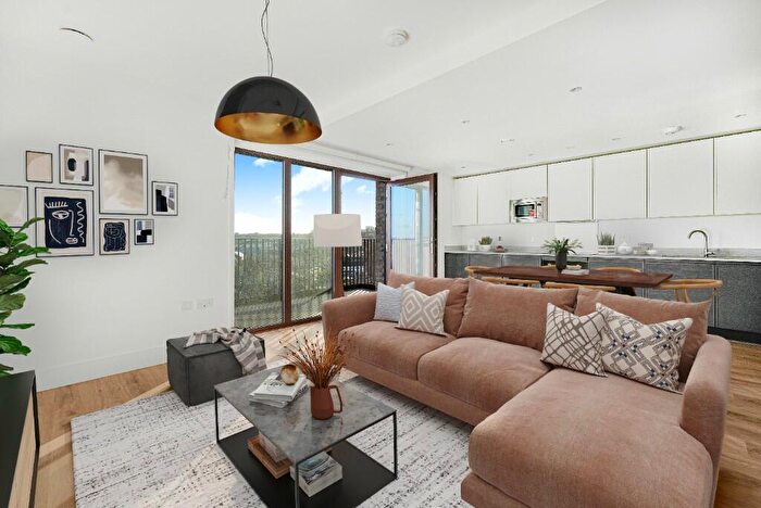 2 Bedroom Flat To Rent In Burnt Mill, Harlow, Essex, CM20