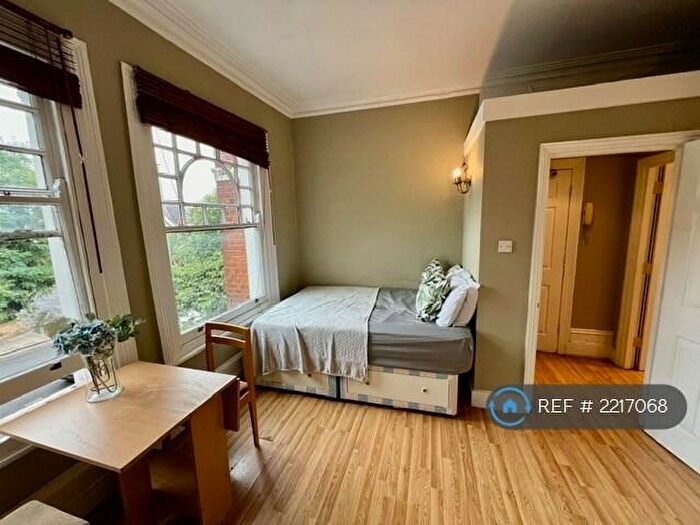Studio To Rent In Bedford Hill, London, SW12