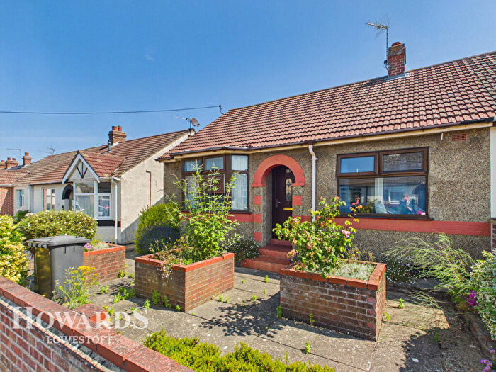 3 Bedroom Semi-Detached Bungalow For Sale In Beech Road, Lowestoft, NR33