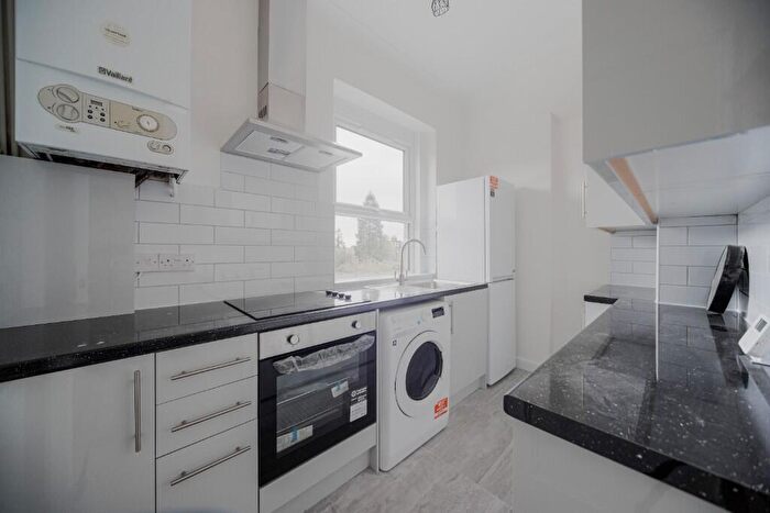 3 Bedroom Flat To Rent In Myddleton Road, London, N22
