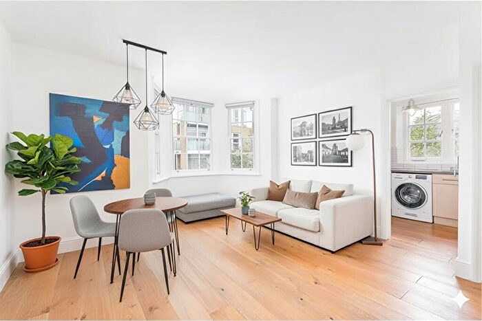 1 Bedroom Flat For Sale In Oakhurst Grove, East Dulwich, London, SE22