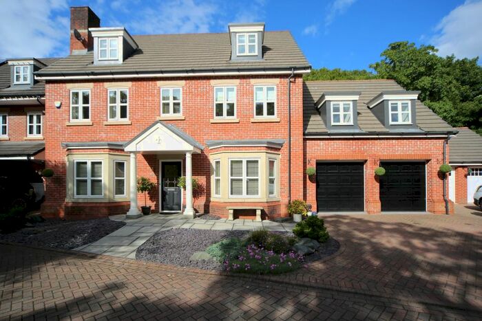 5 Bedroom Detached House For Sale In Woodlands Park Close, Wigan, Lancashire, WN1
