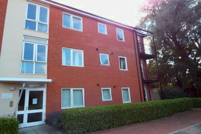 2 Bedroom Flat To Rent In Hever Gardens, Ashford TN23