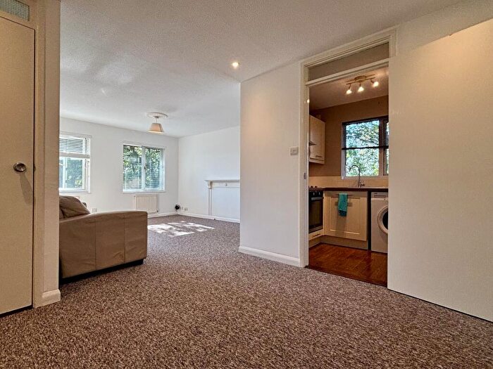 1 Bedroom Maisonette To Rent In Bembridge, Netley Abbey, SO31