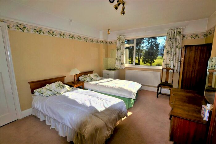 4 Bedroom Detached House To Rent In Whitgift Avenue, South Croydon, CR2