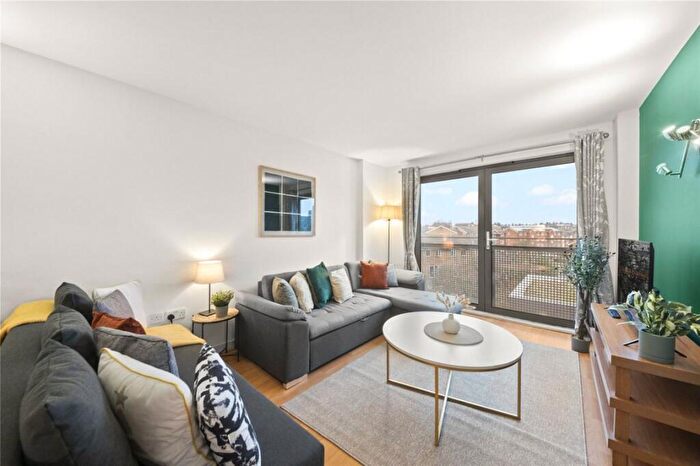 2 Bedroom Flat To Rent In Deals Gateway, Lewisham, SE13