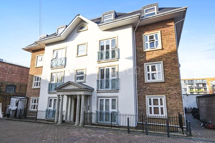 2 Bedroom Flat To Rent In High Street London, N8