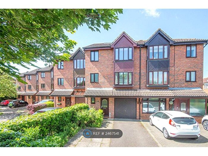 5 Bedroom Terraced House To Rent In Stapleford, Welwyn Garden City, AL7