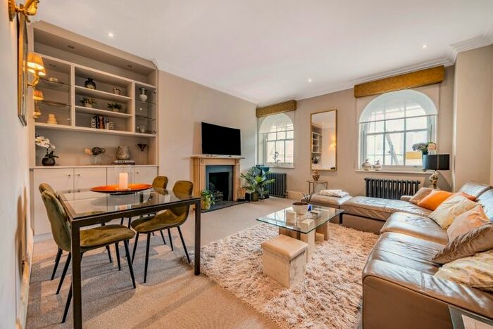 3 Bedroom Flat To Rent In Queen's Gate Terrace, London, SW7