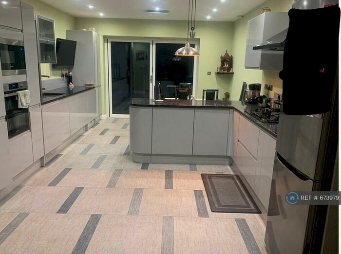 4 Bedroom Semi-Detached House To Rent In Oakdene Drive, Surbiton, KT5