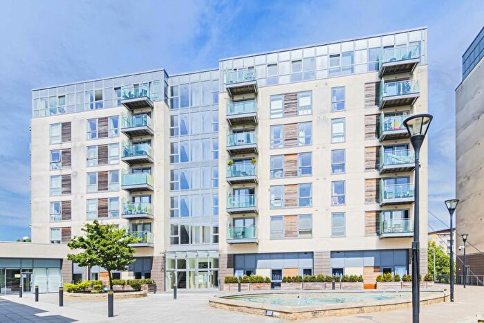 2 Bedroom Apartment To Rent In Kd Plaza, Cotterells, HP1