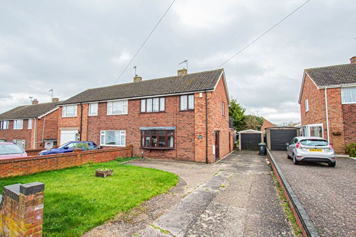 3 Bedroom Semi-Detached House For Sale In Drayton Road, Irthlingborough, NN9