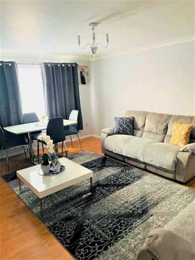 2 Bedroom Flat To Rent In Ferns Close, EN3