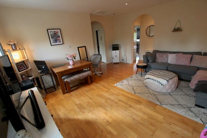 3 Bedroom Flat To Rent In Stepping Stones, East Morton, Keighley, BD20