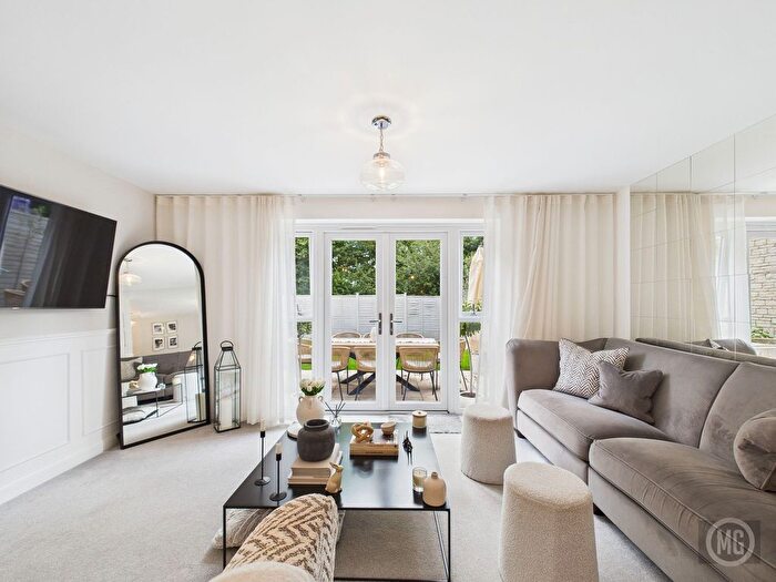 3 Bedroom Semi-Detached House For Sale In Maes Knoll Drive, Whitchurch, BS14