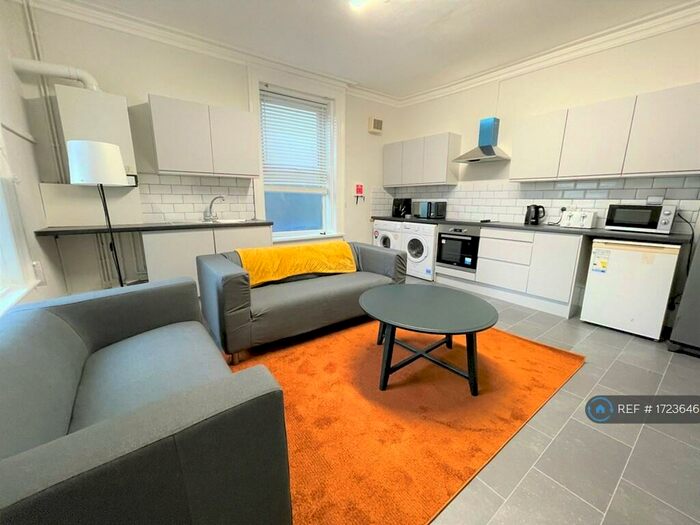 6 Bedroom End Of Terrace House To Rent In Glossop Road, Sheffield, S10