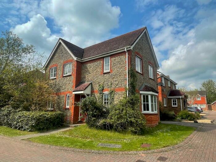 3 Bedroom Detached House To Rent In Hampton Park, Salisbury, SP1
